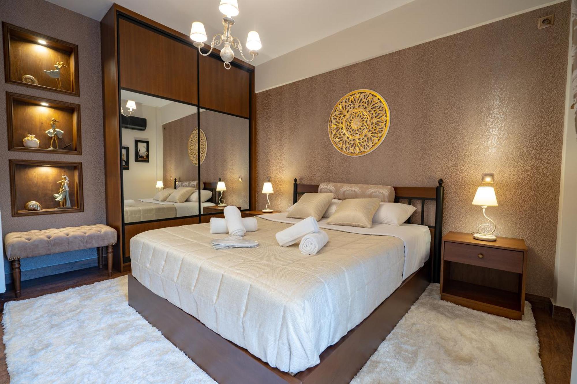 Keramikos Metro St Luxury Apartmán *