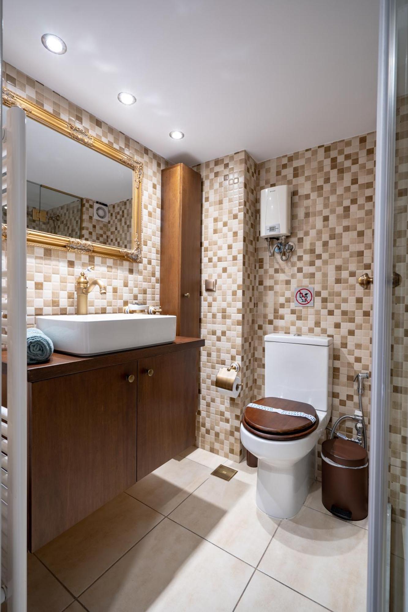 Keramikos Metro St Luxury