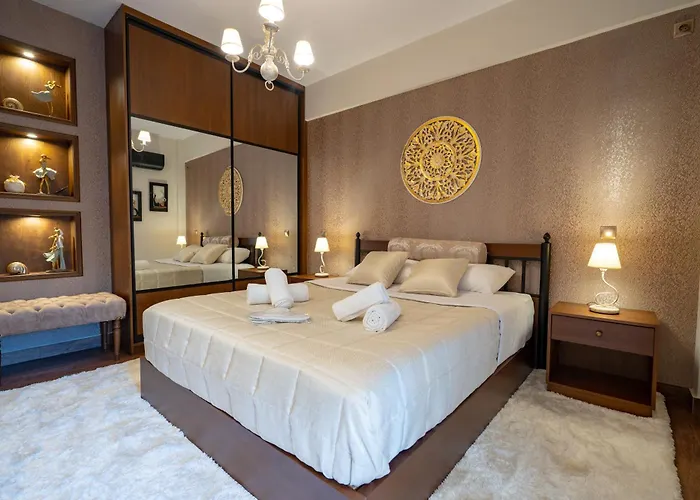 Keramikos Metro St Luxury Studio