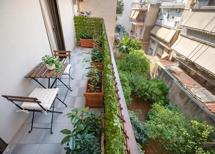 Keramikos Metro St Luxury Studio