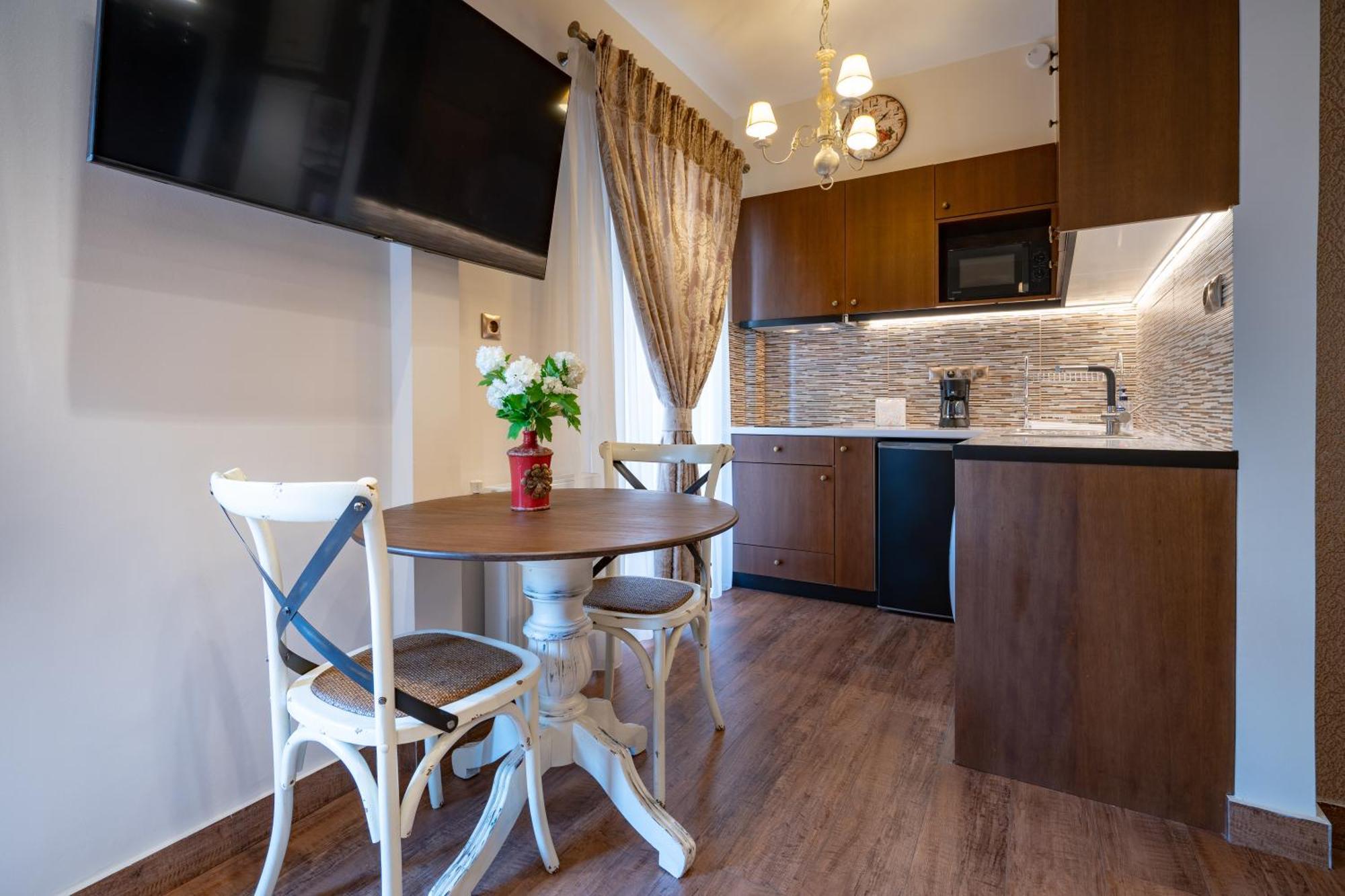 Apartment Keramikos Metro St Luxury *