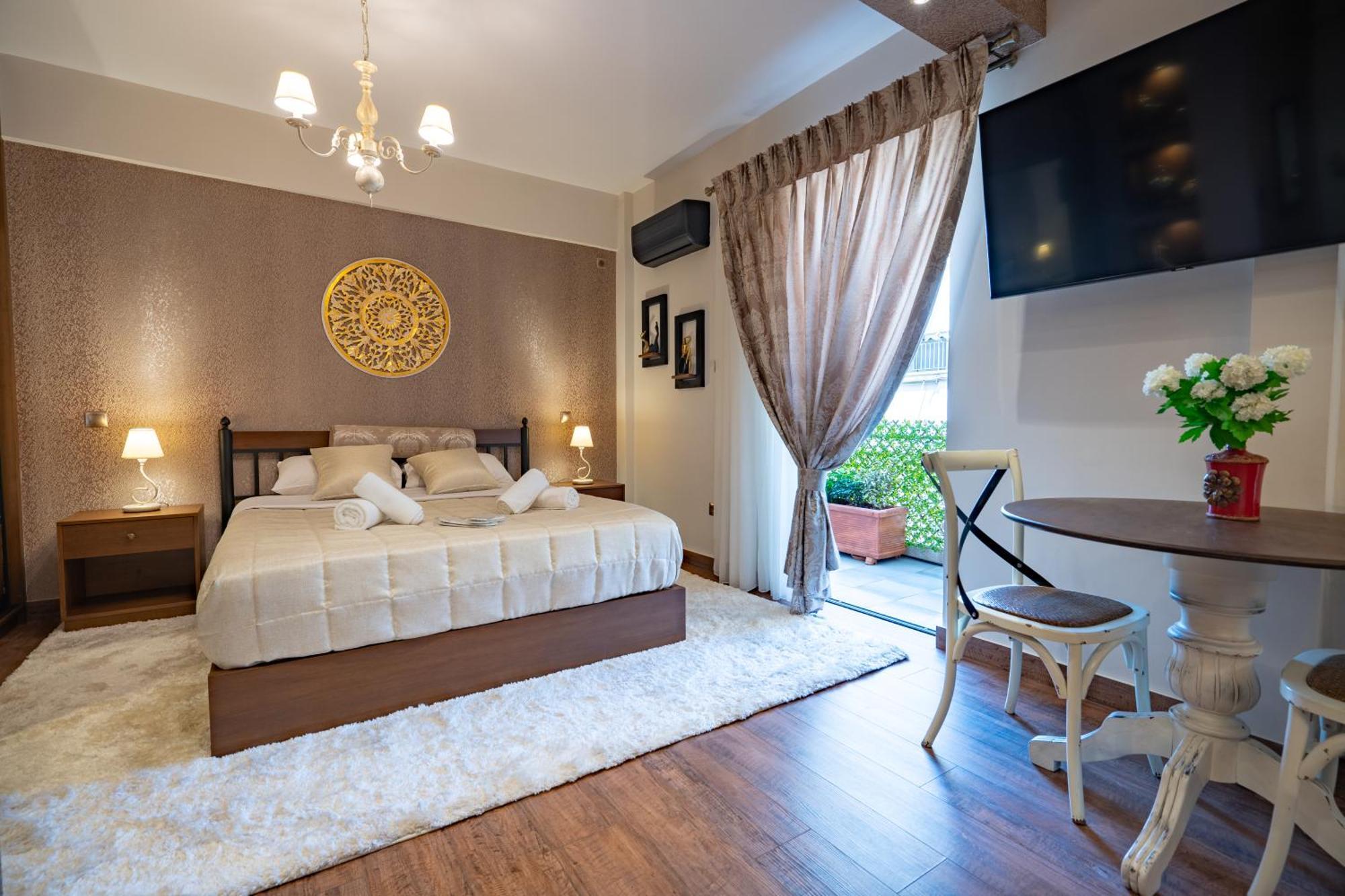 Apartment Keramikos Metro St Luxury